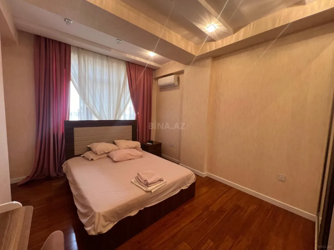 Satılır 4 otaqlı mənzil 190 m²