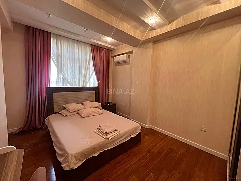 Satılır 4 otaqlı mənzil 190 m²