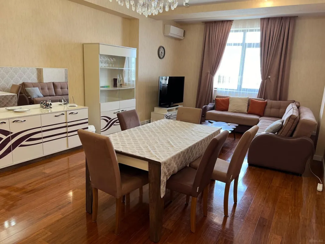 Satılır 4 otaqlı mənzil 190 m²