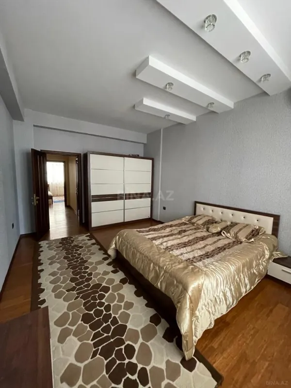 Kirayə verilir 3 otaqlı mənzil 152 m²