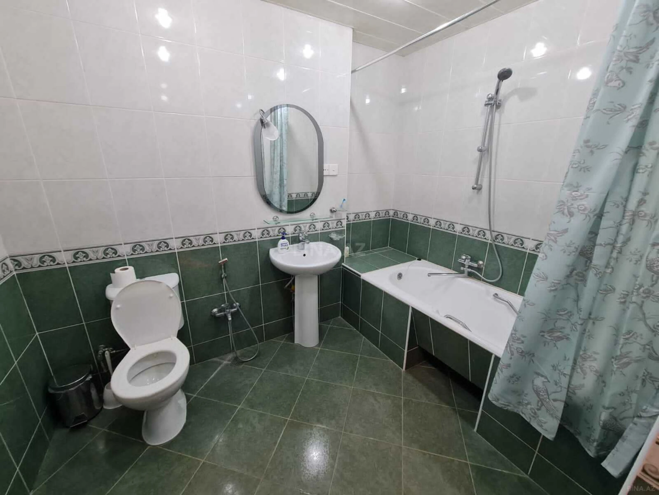 Satılır 5 otaqlı mənzil 330 m²