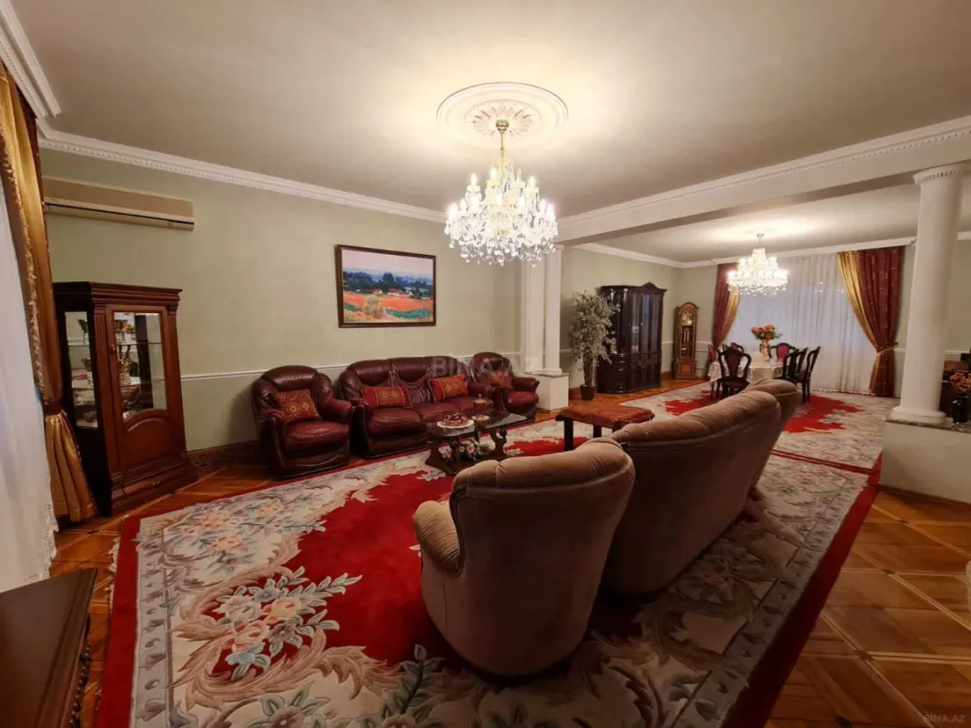 Satılır 5 otaqlı mənzil 330 m²