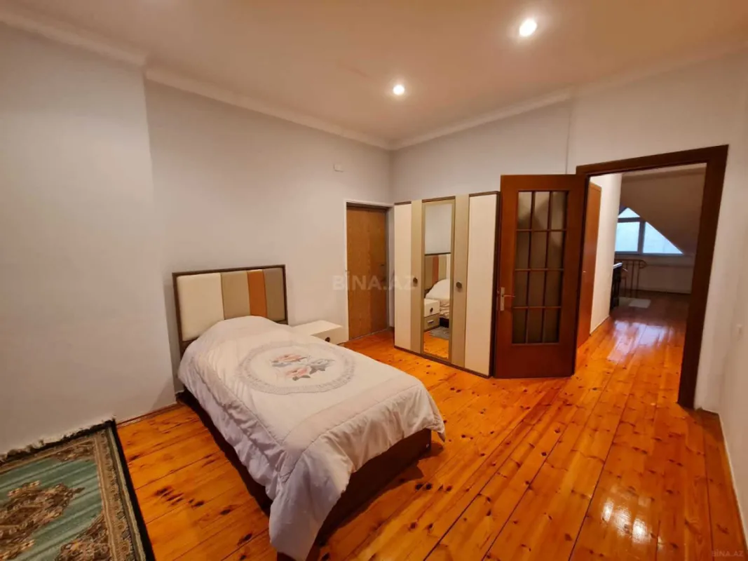 Satılır 5 otaqlı mənzil 330 m²