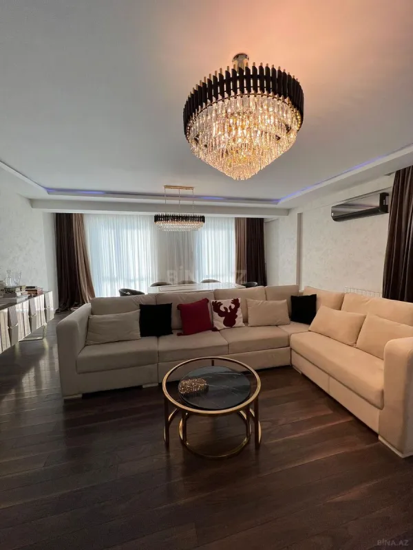 Satılır 3 otaqlı mənzil 147 m²