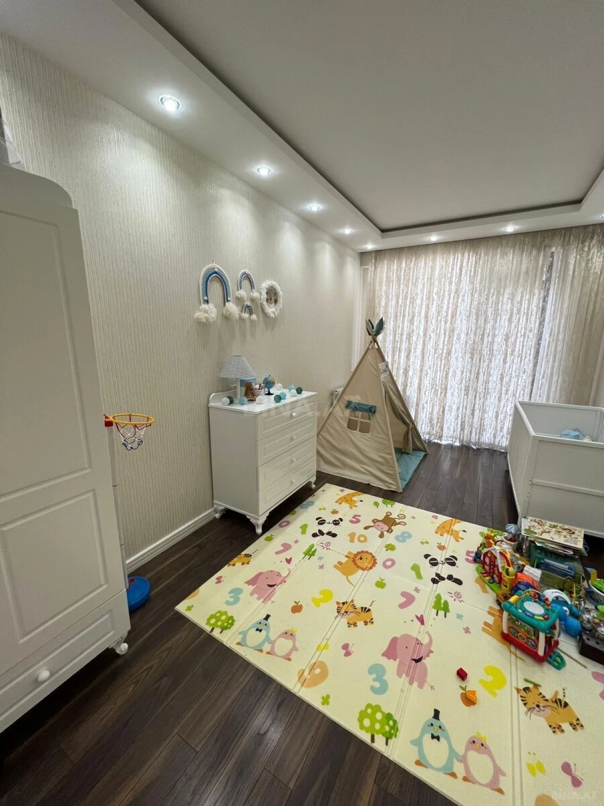 Satılır 3 otaqlı mənzil 147 m²