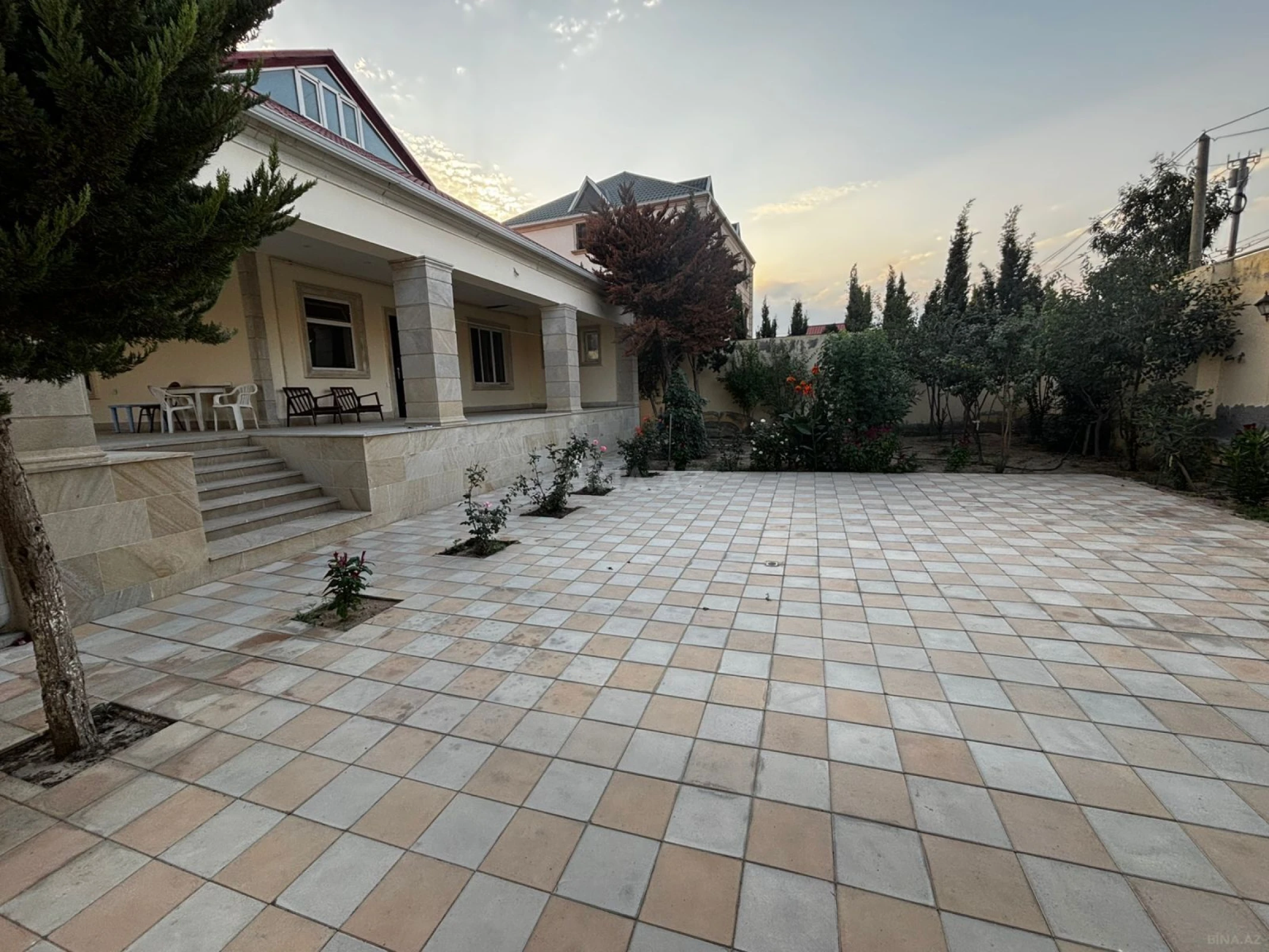 Satılır 4 otaqlı həyət evi 142 m²