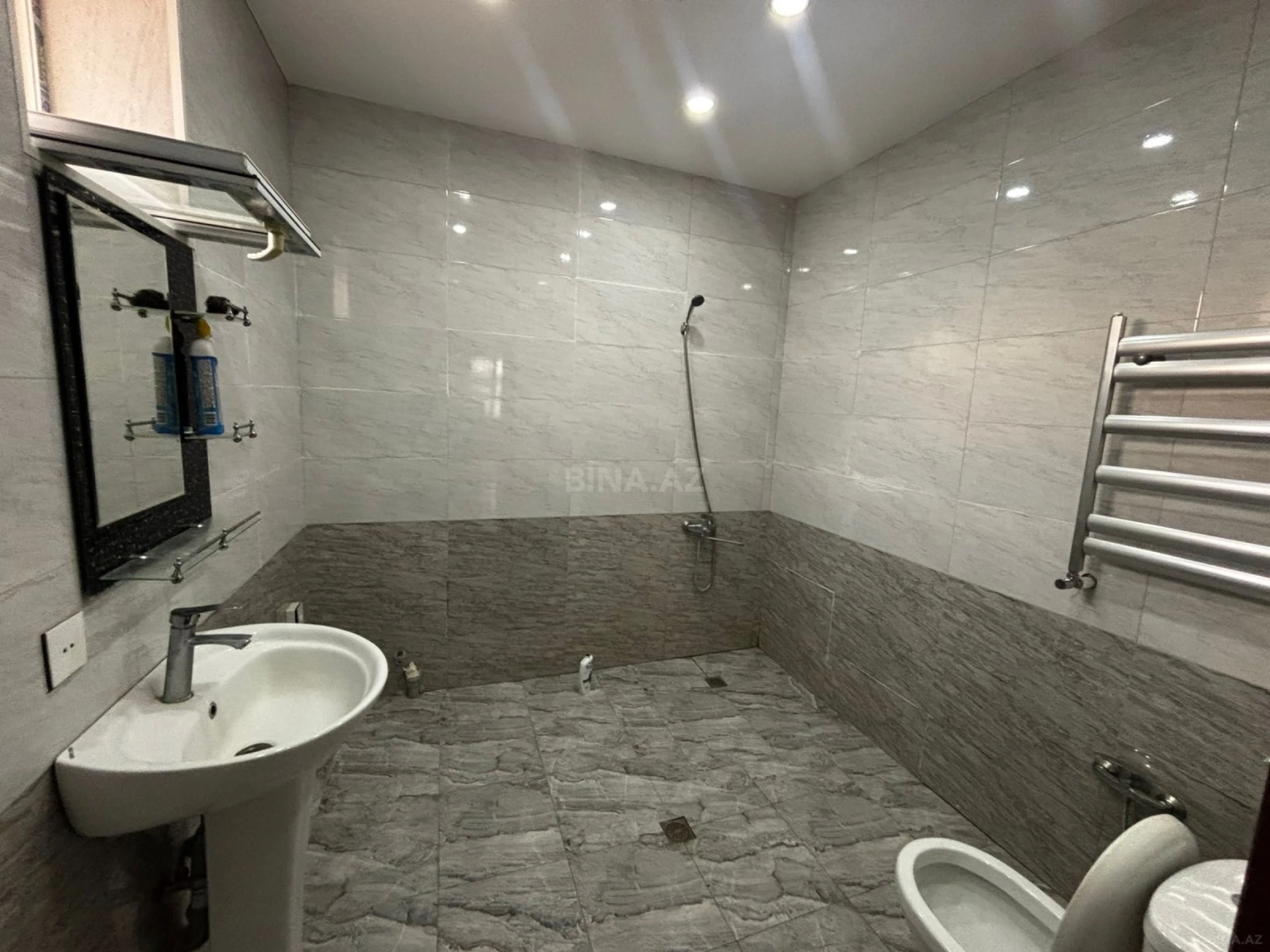 Satılır 4 otaqlı həyət evi 142 m²