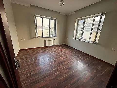 Satılır 4 otaqlı həyət evi 142 m²