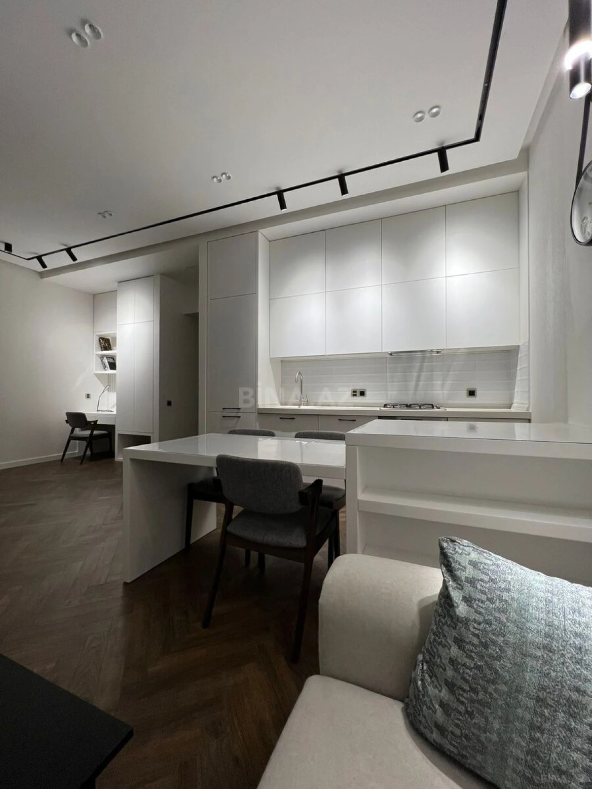 Kirayə verilir 2 otaqlı mənzil 75 m²