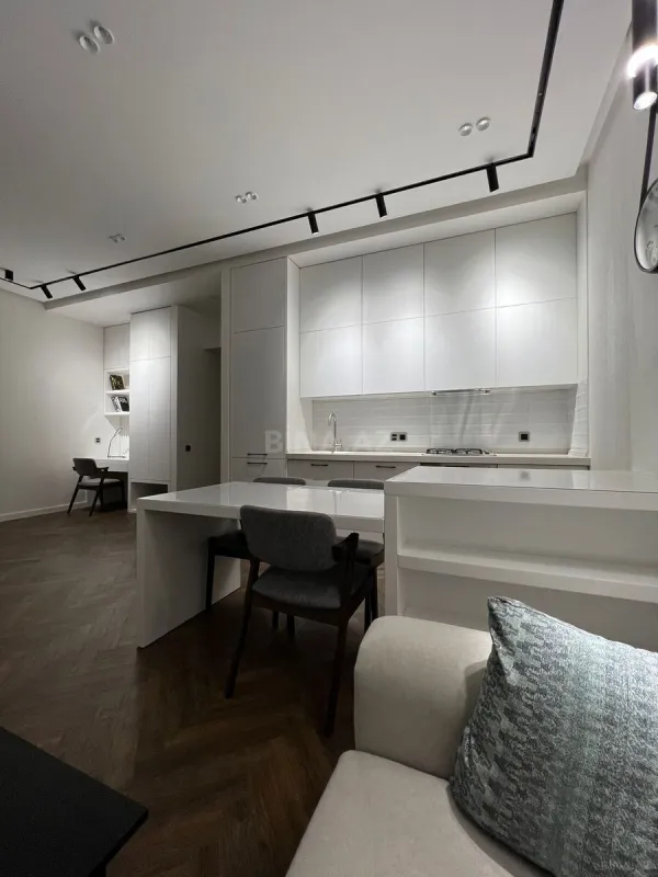 Kirayə verilir 2 otaqlı mənzil 75 m²