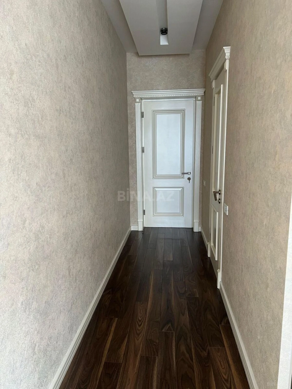 Satılır 3 otaqlı mənzil 147 m²