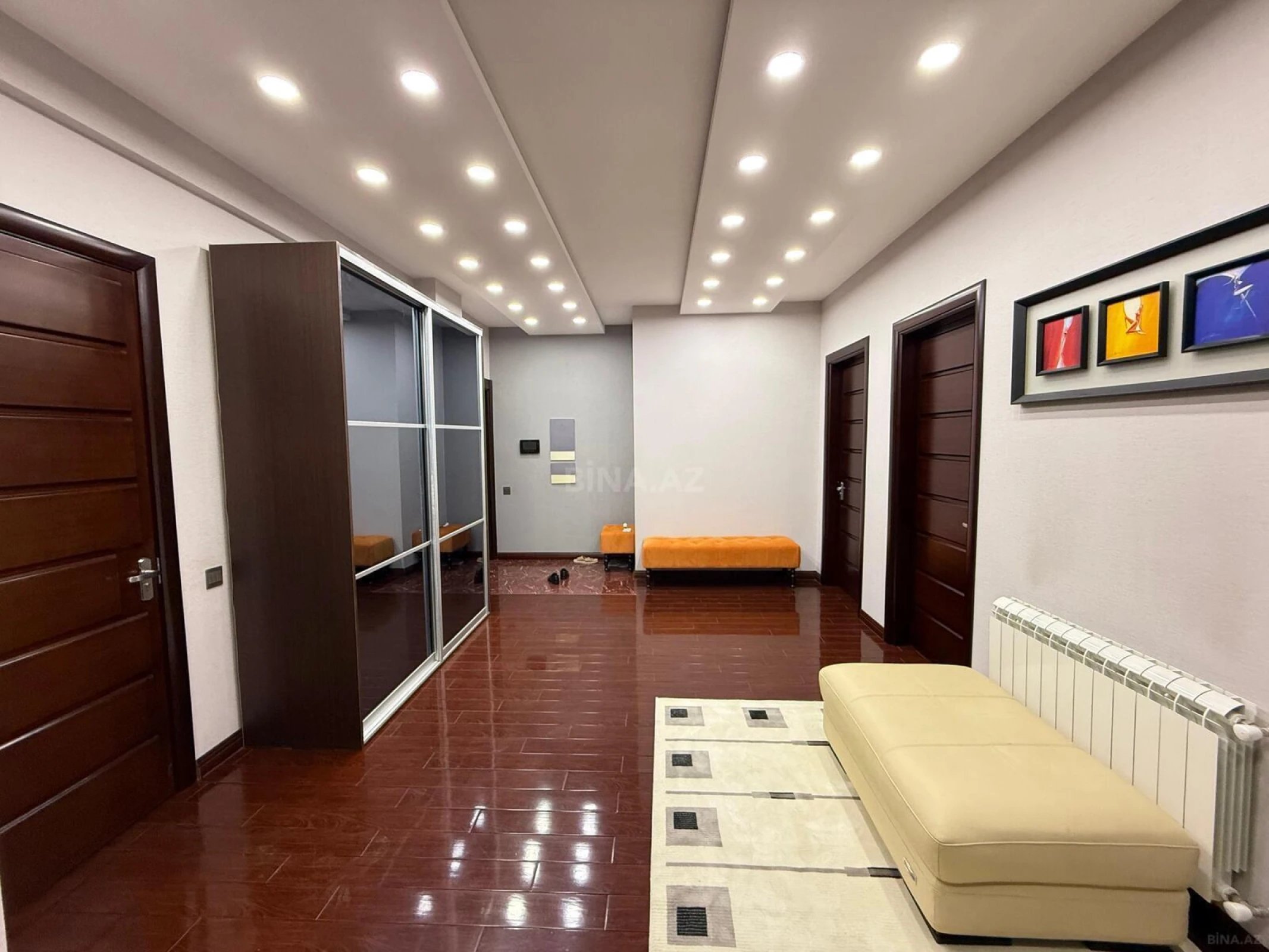 Satılır 4 otaqlı mənzil 180 m²