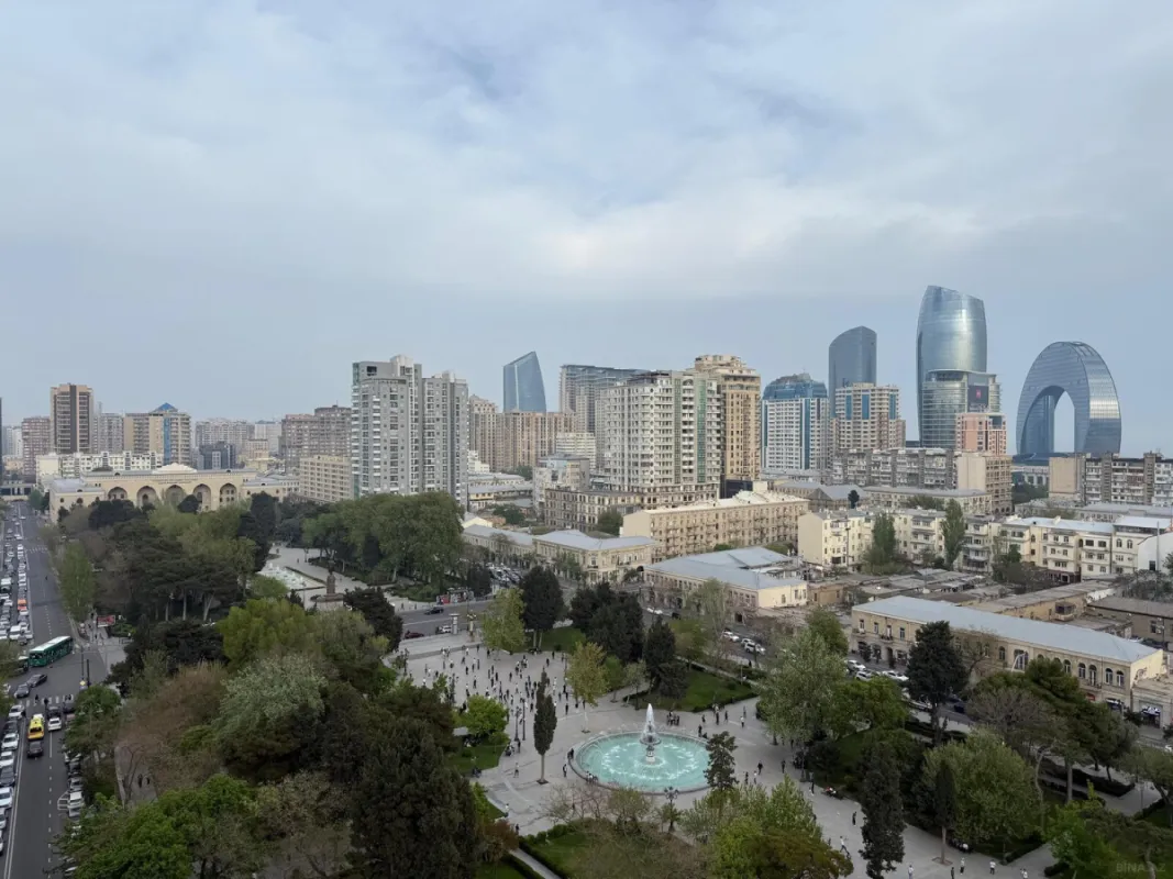 Satılır 4 otaqlı mənzil 180 m²