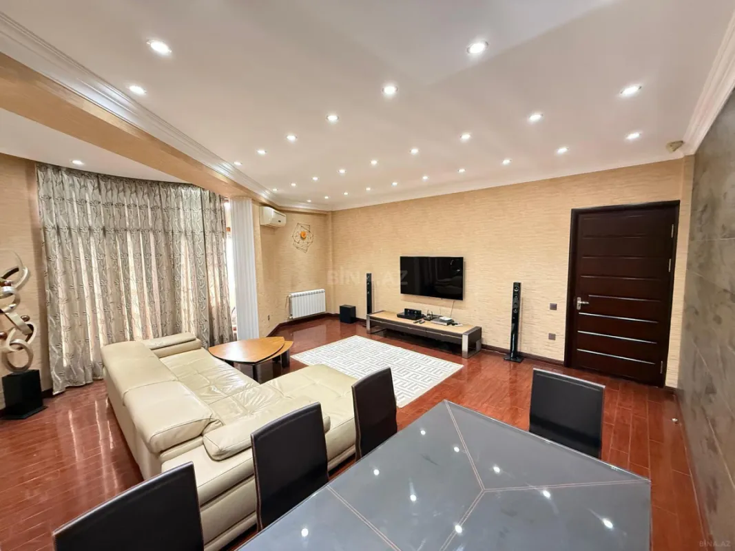 Satılır 4 otaqlı mənzil 180 m²
