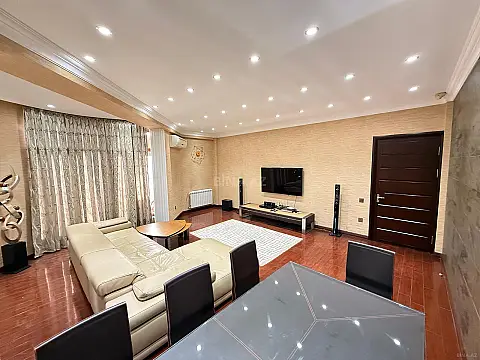 Satılır 4 otaqlı mənzil 180 m²