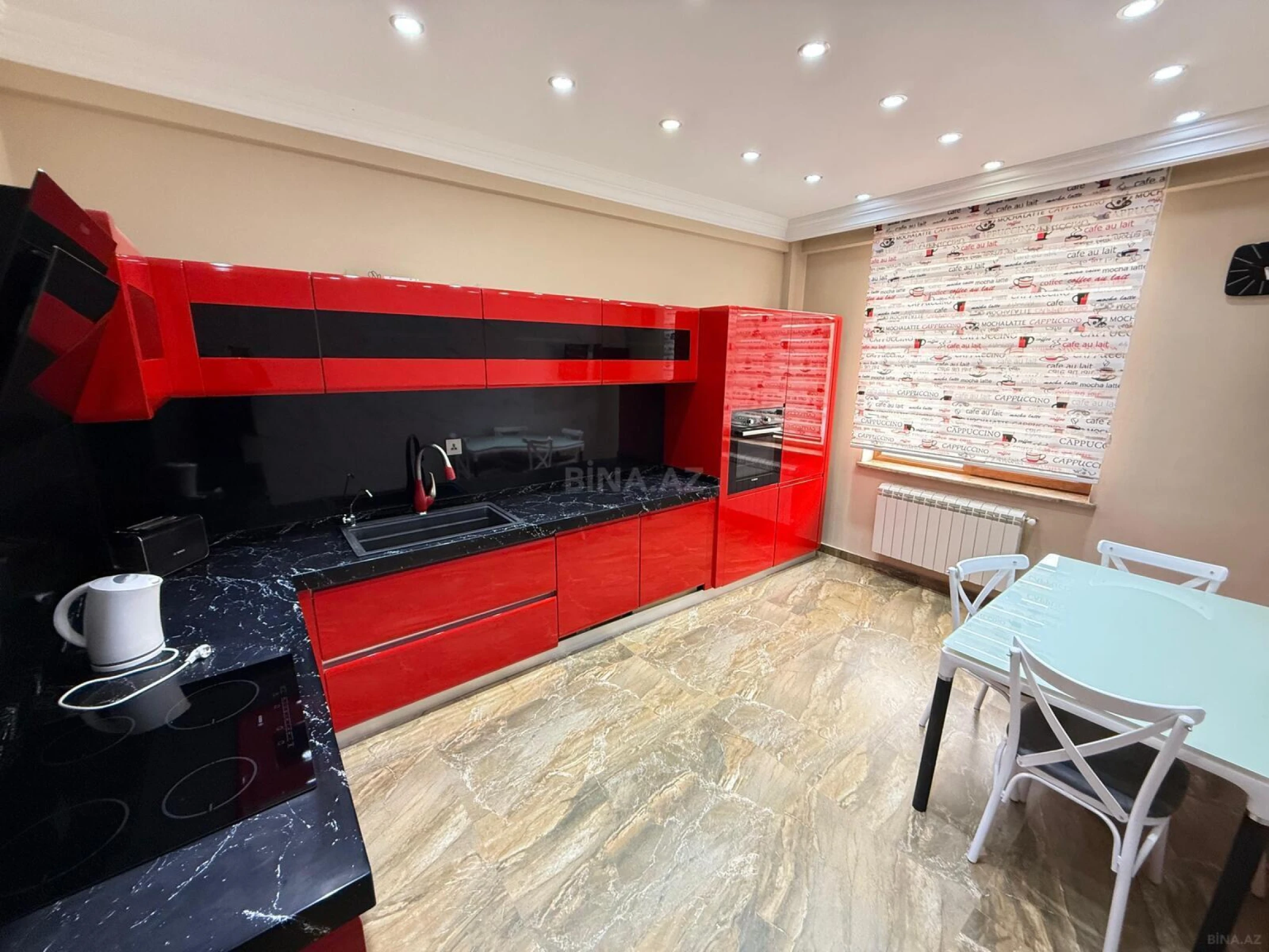 Satılır 4 otaqlı mənzil 180 m²