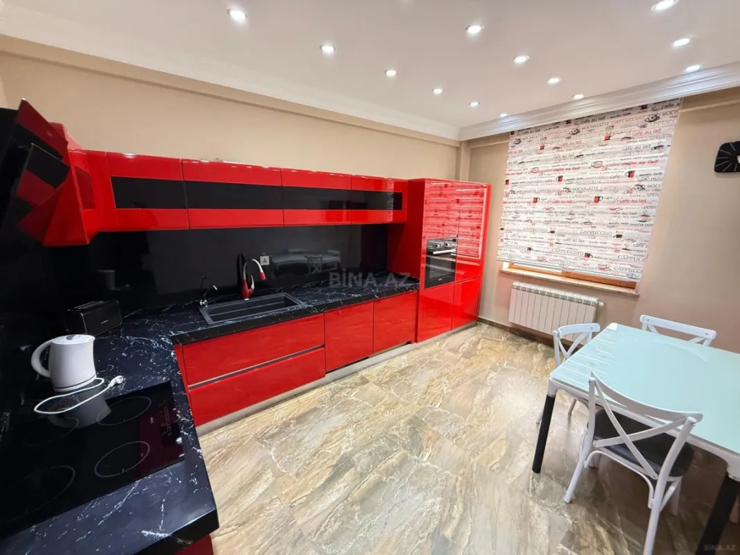 Satılır 4 otaqlı mənzil 180 m²