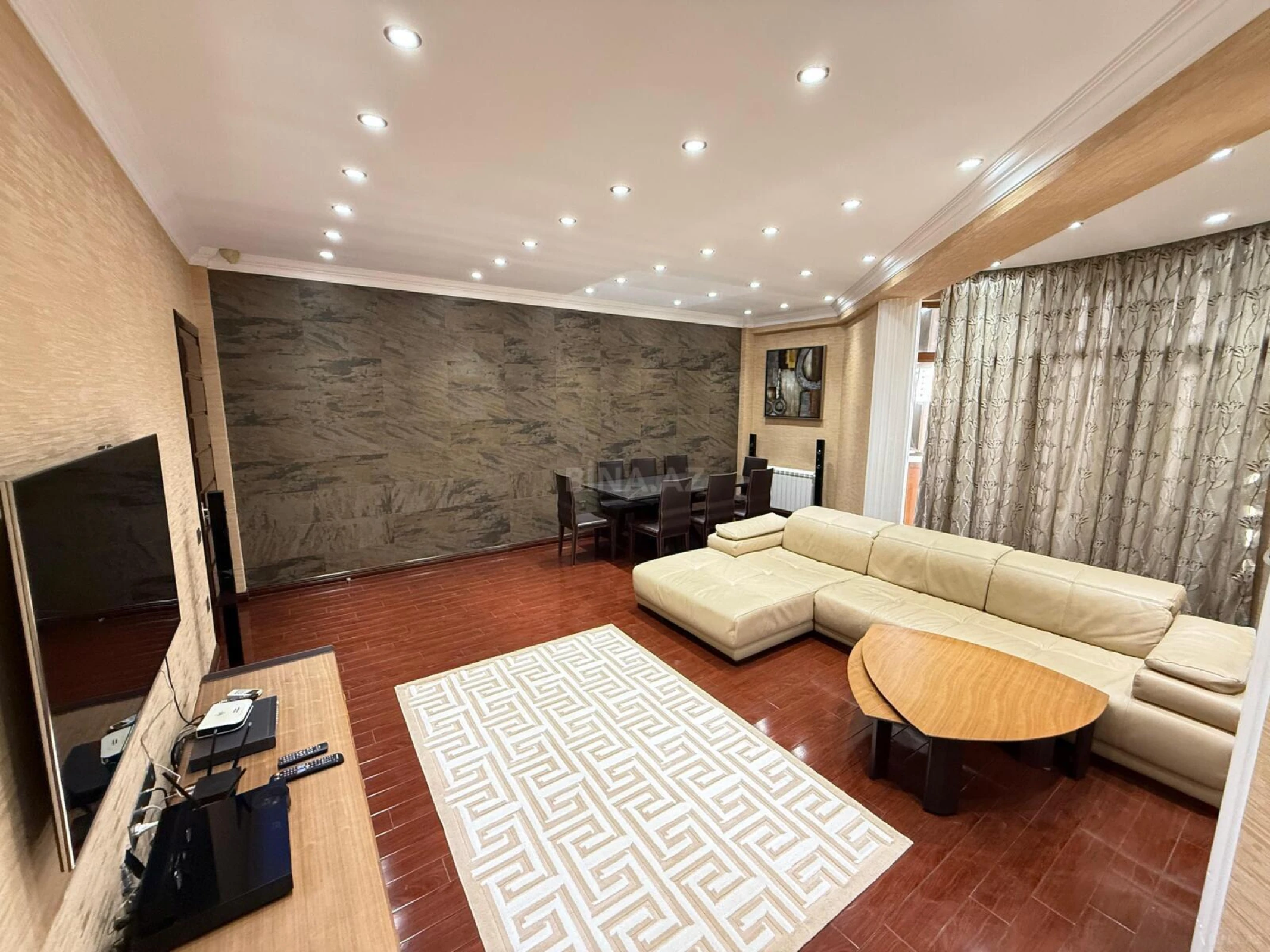 Satılır 4 otaqlı mənzil 180 m²