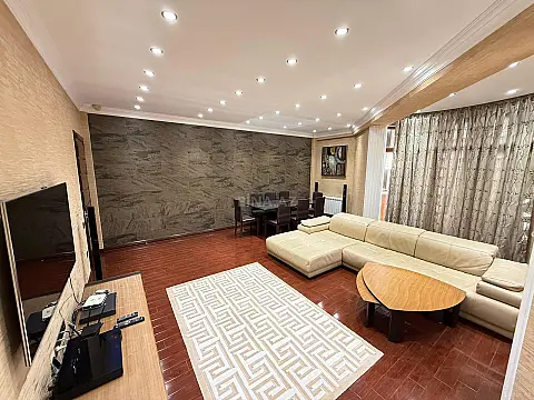 Satılır 4 otaqlı mənzil 180 m²