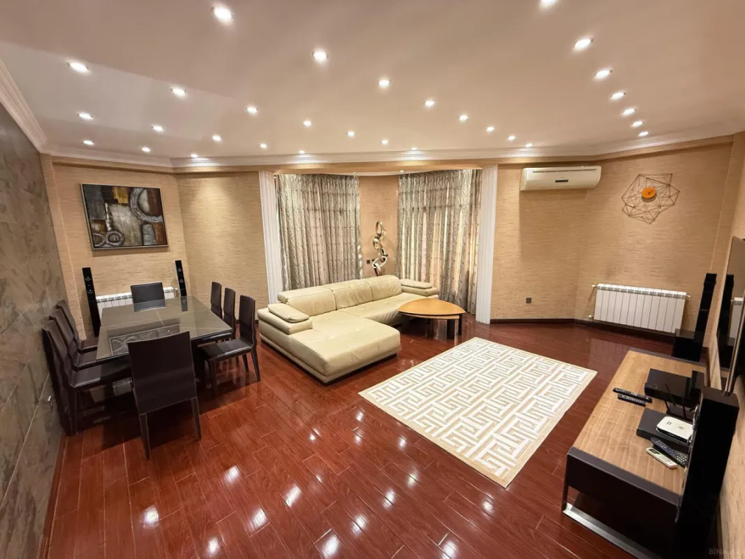 Satılır 4 otaqlı mənzil 180 m²