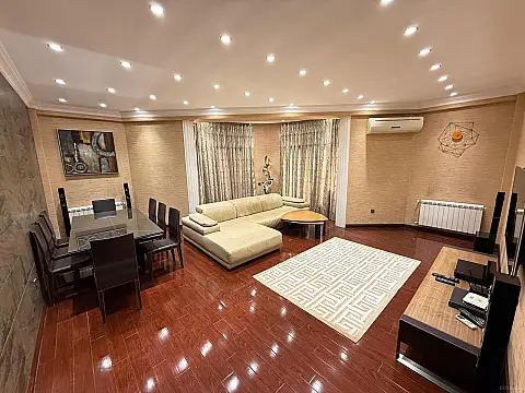 Satılır 4 otaqlı mənzil 180 m²