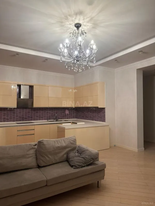 Satılır 3 otaqlı mənzil 136 m²
