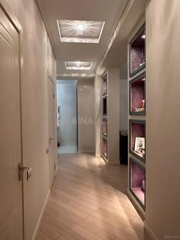 Satılır 3 otaqlı mənzil 136 m²