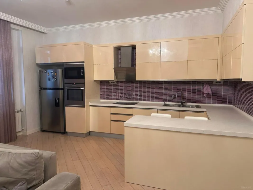 Satılır 3 otaqlı mənzil 136 m²