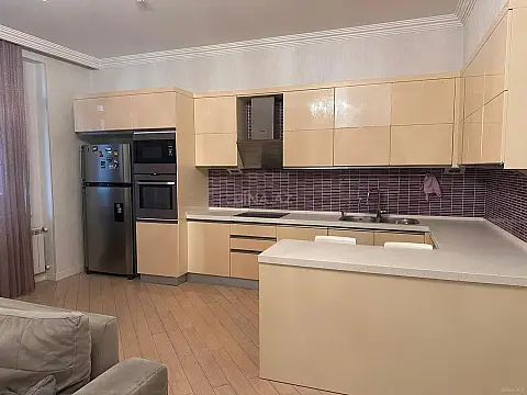 Satılır 3 otaqlı mənzil 136 m²