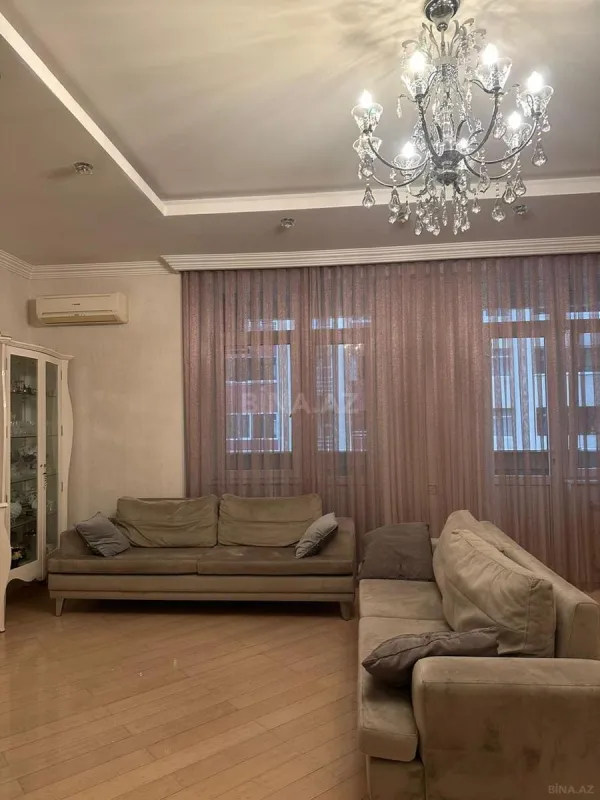 Satılır 3 otaqlı mənzil 136 m²