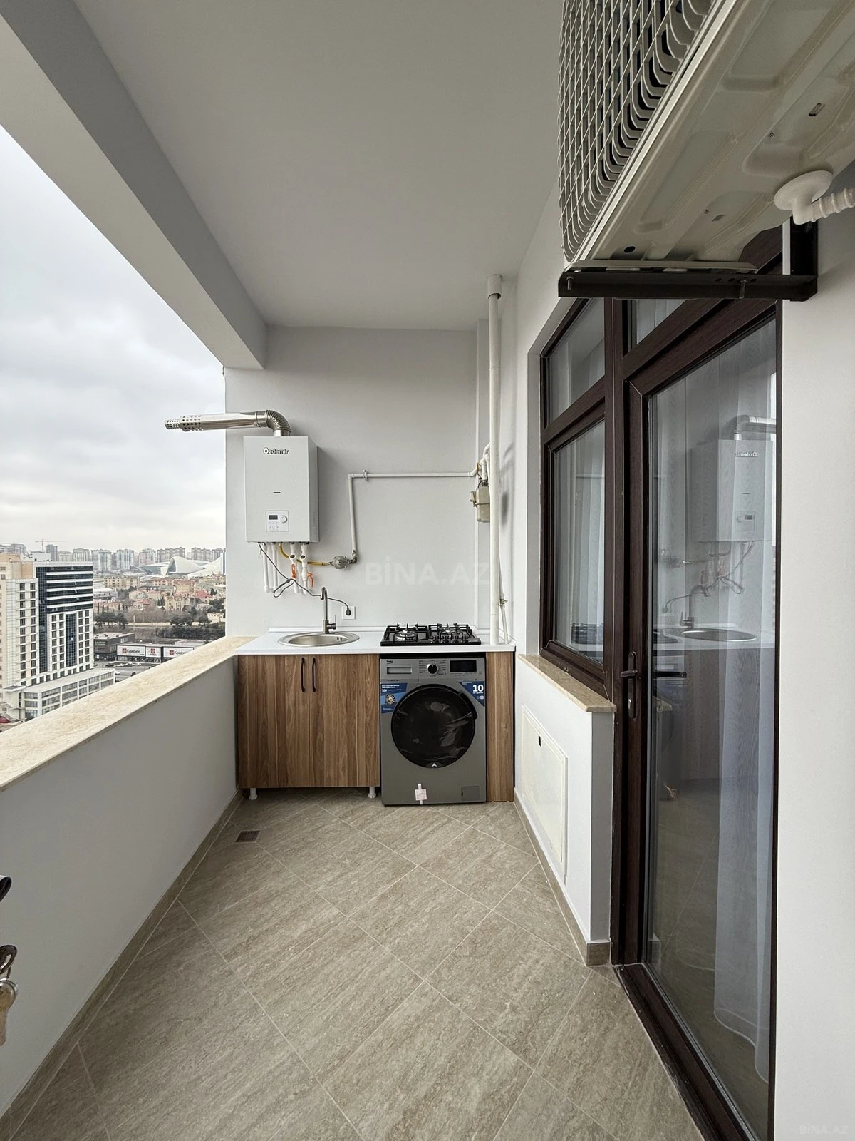 Satılır 2 otaqlı mənzil 67 m²