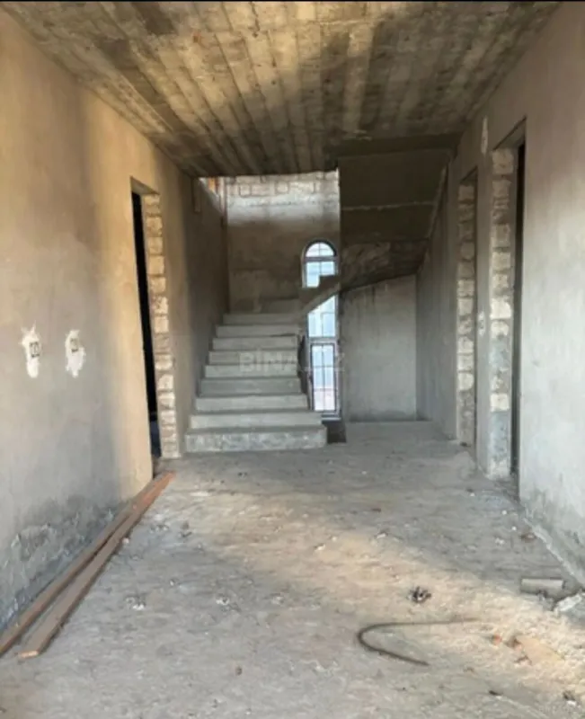 Satılır 6 otaqlı həyət evi 400 m²