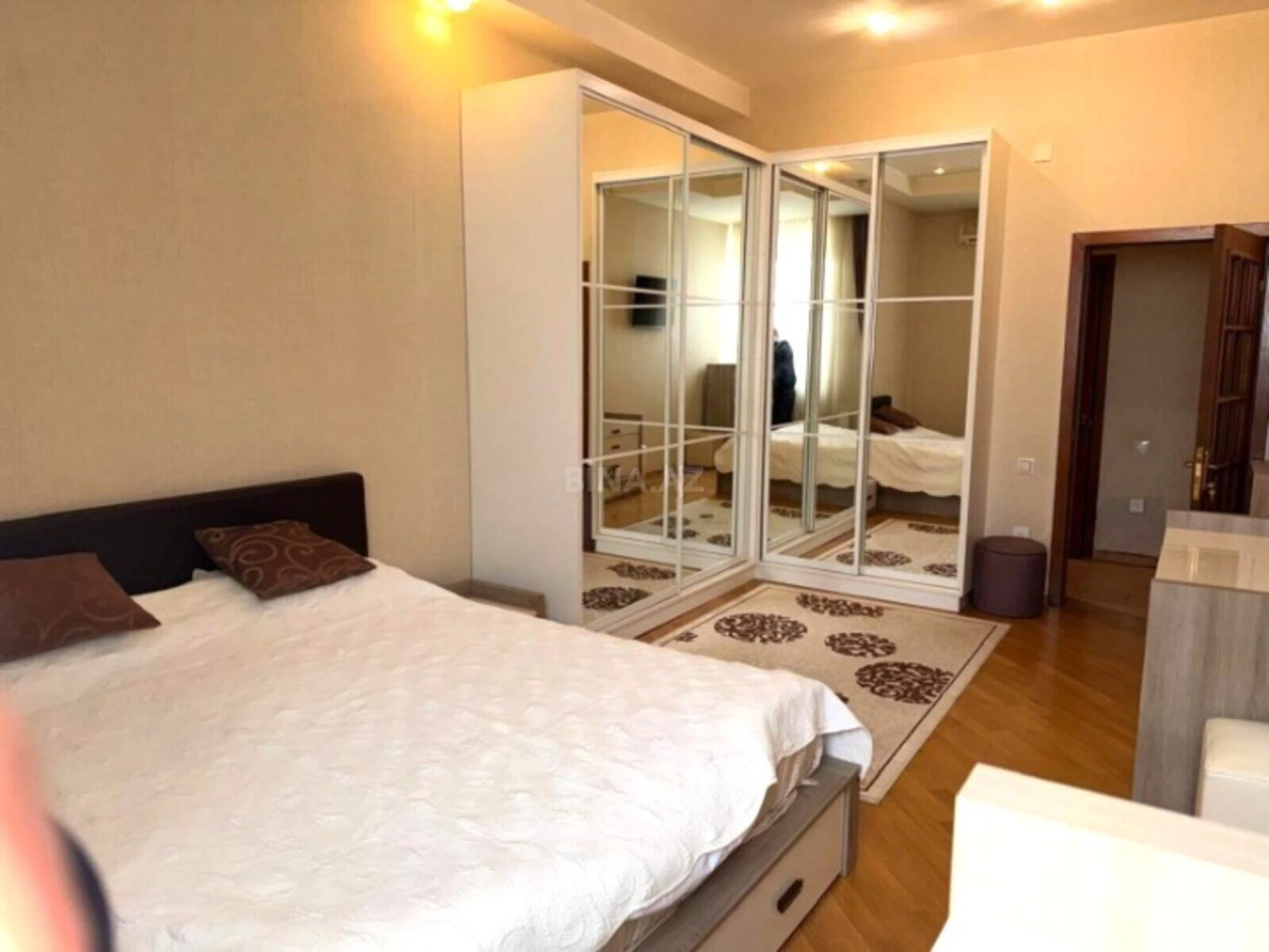 Satılır 2 otaqlı mənzil 90 m²