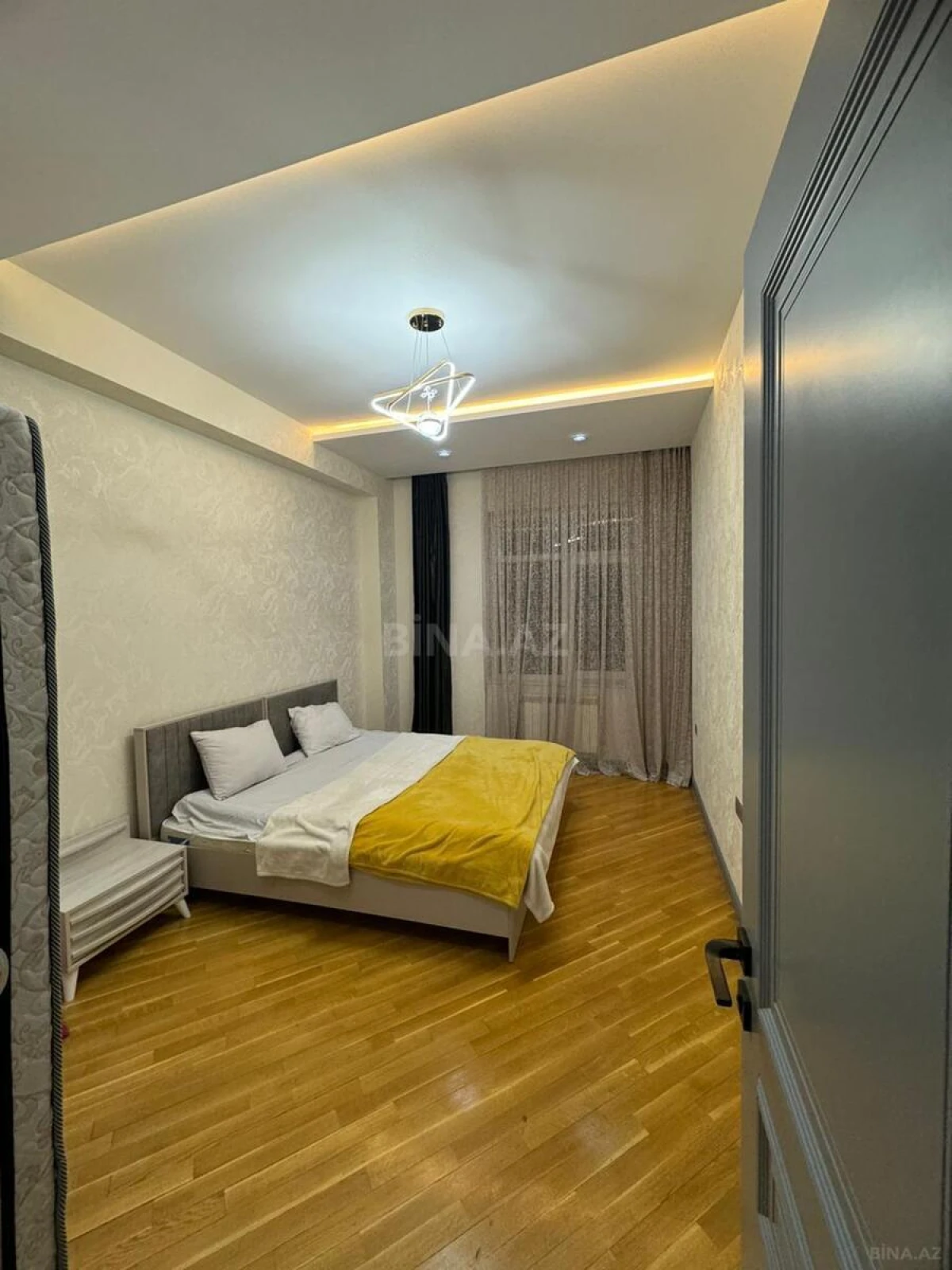 Satılır 3 otaqlı mənzil 150 m²