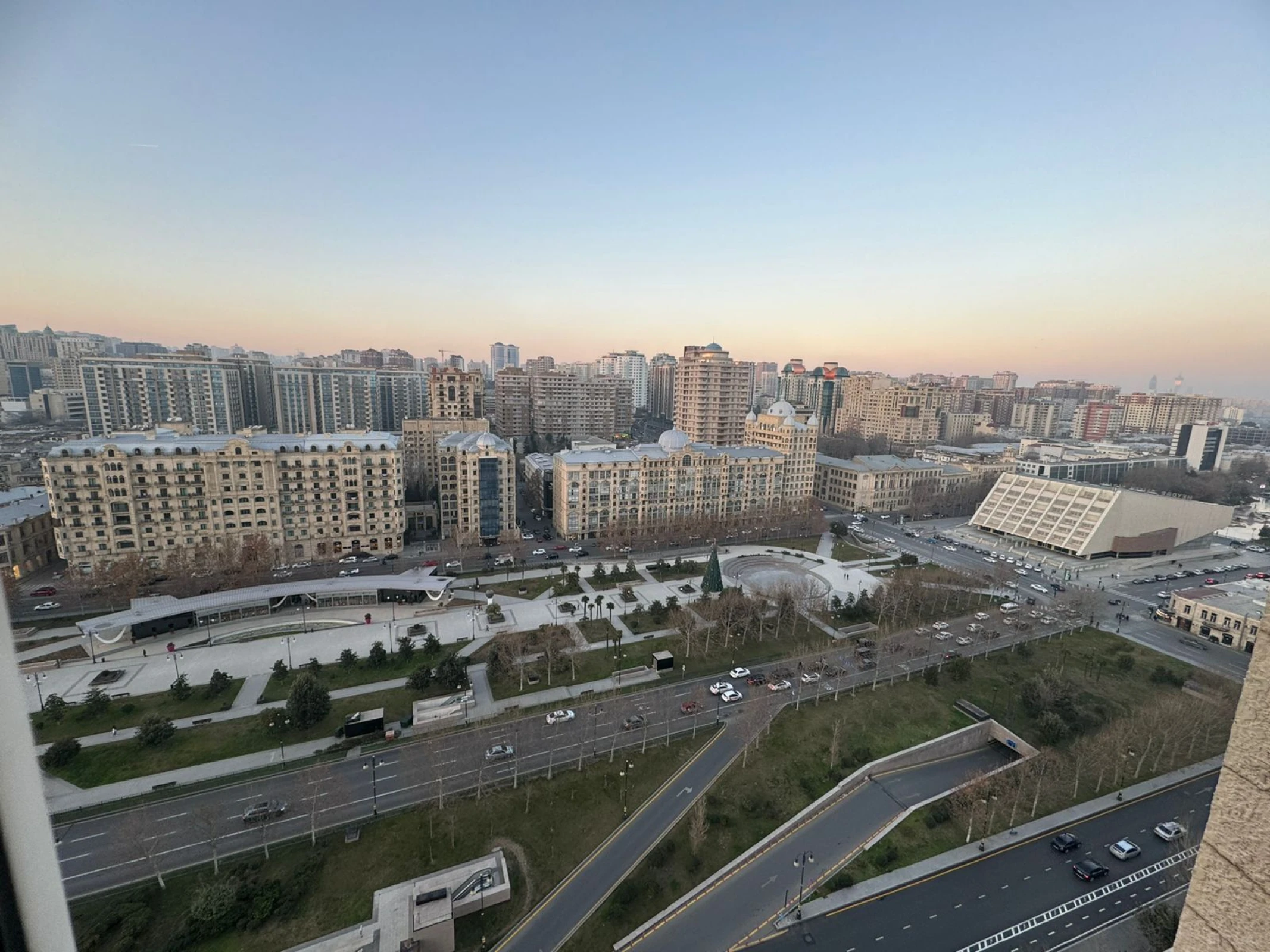 Satılır 3 otaqlı mənzil 150 m²