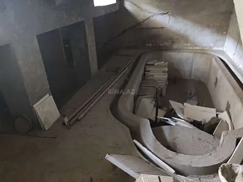 Satılır 11 otaqlı həyət evi 820 m²