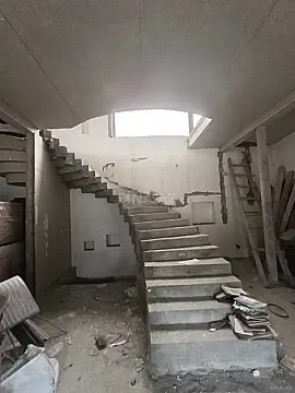 Satılır 11 otaqlı həyət evi 820 m²