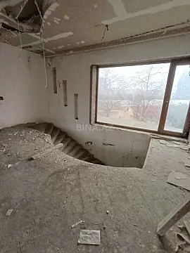 Satılır 11 otaqlı həyət evi 820 m²