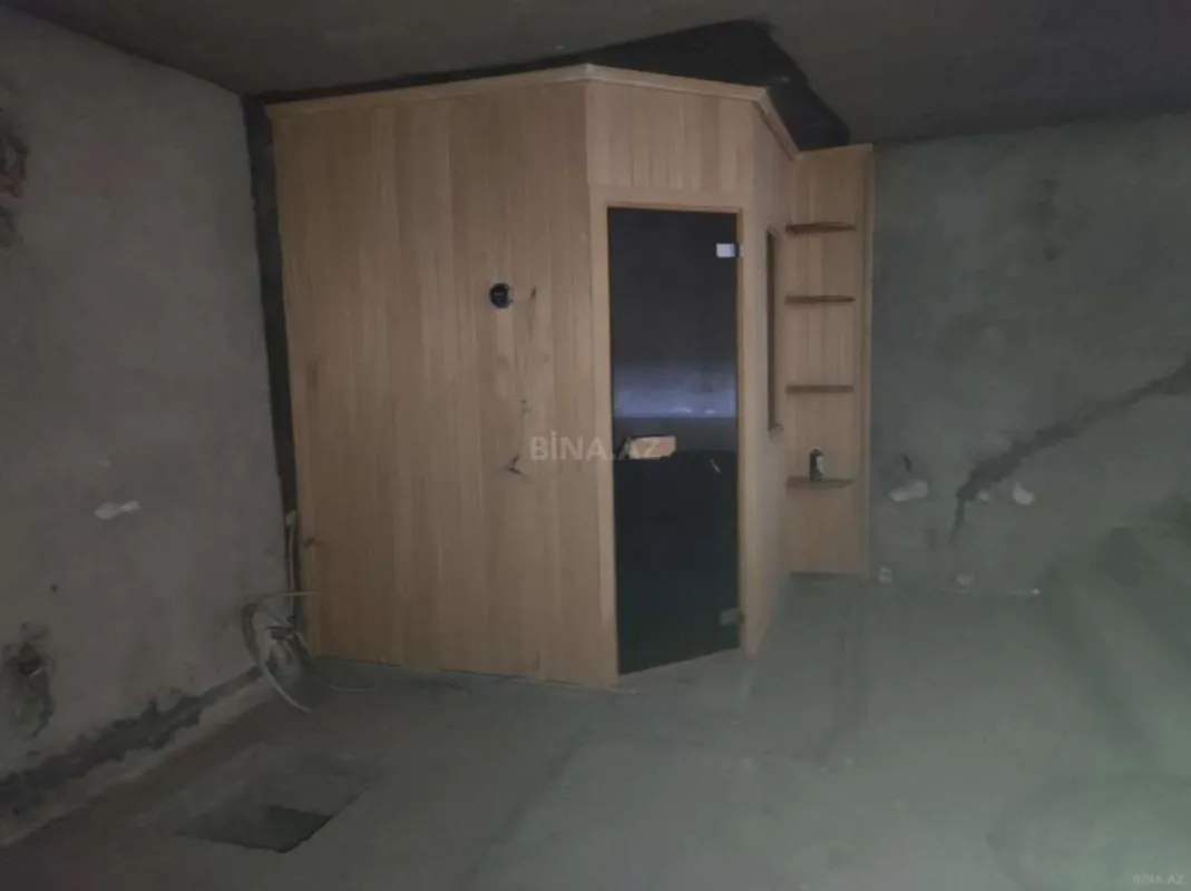 Satılır 11 otaqlı həyət evi 820 m²