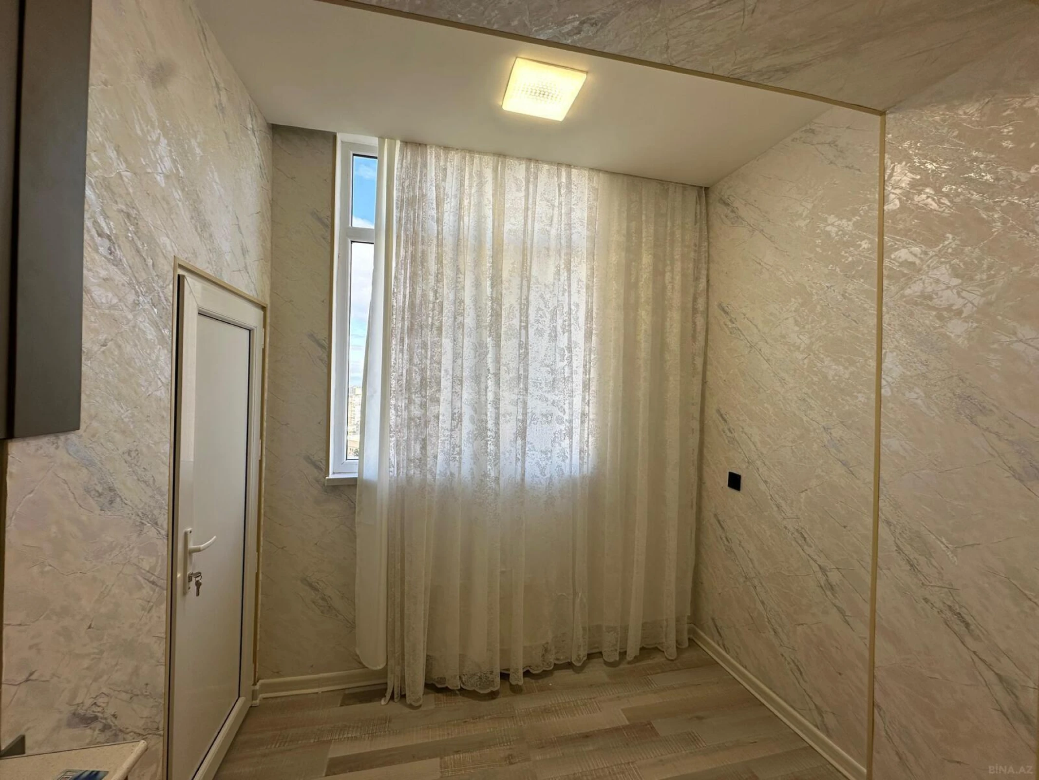Satılır 2 otaqlı mənzil 71 m²