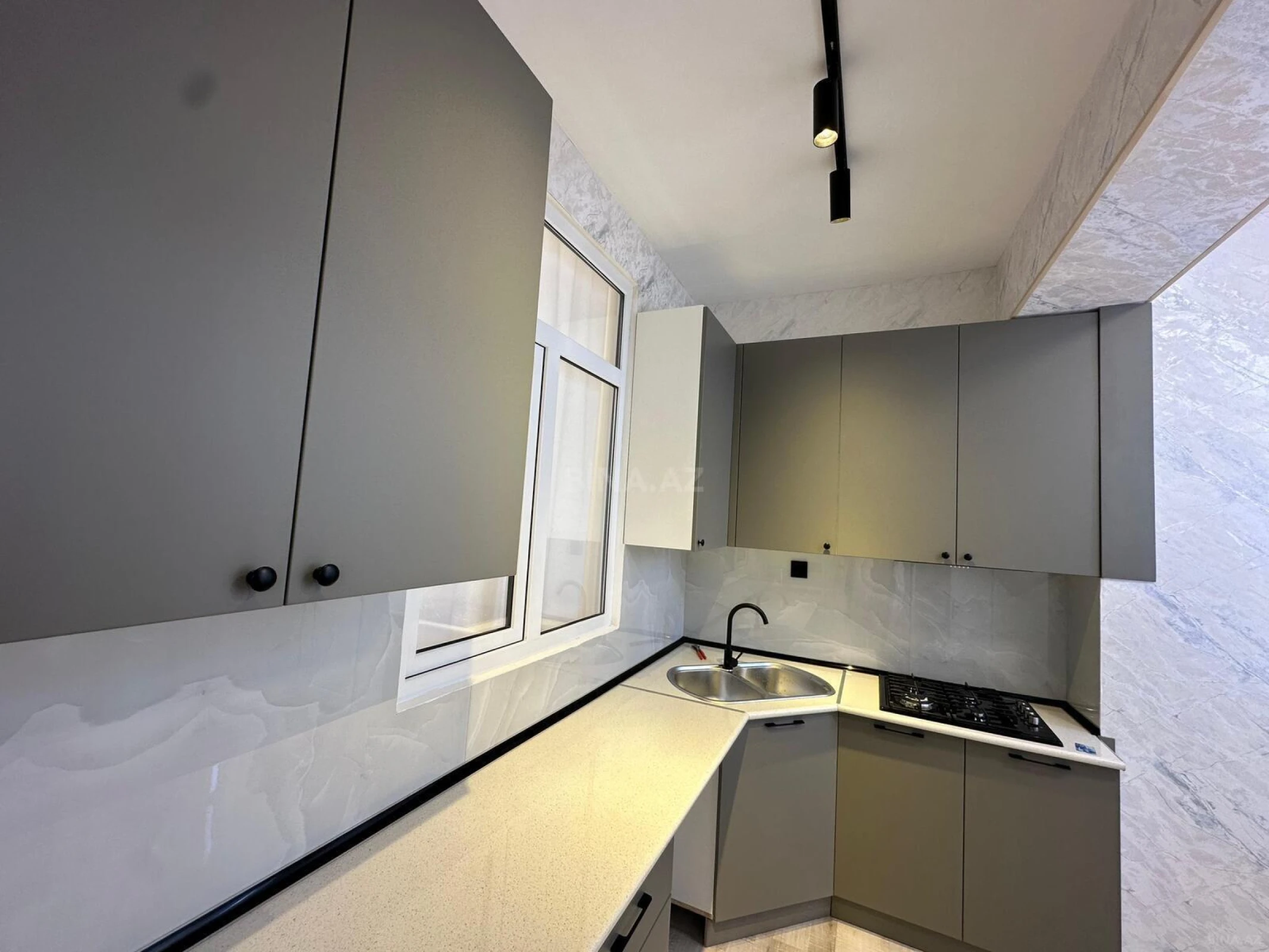 Satılır 2 otaqlı mənzil 71 m²