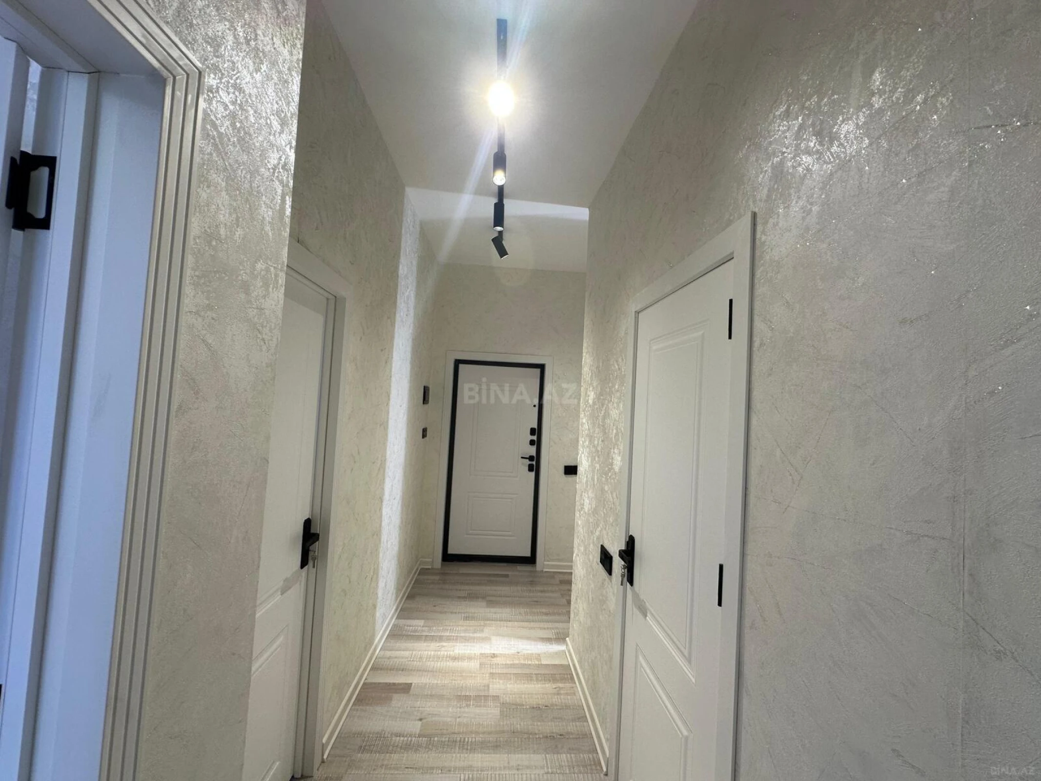 Satılır 2 otaqlı mənzil 71 m²