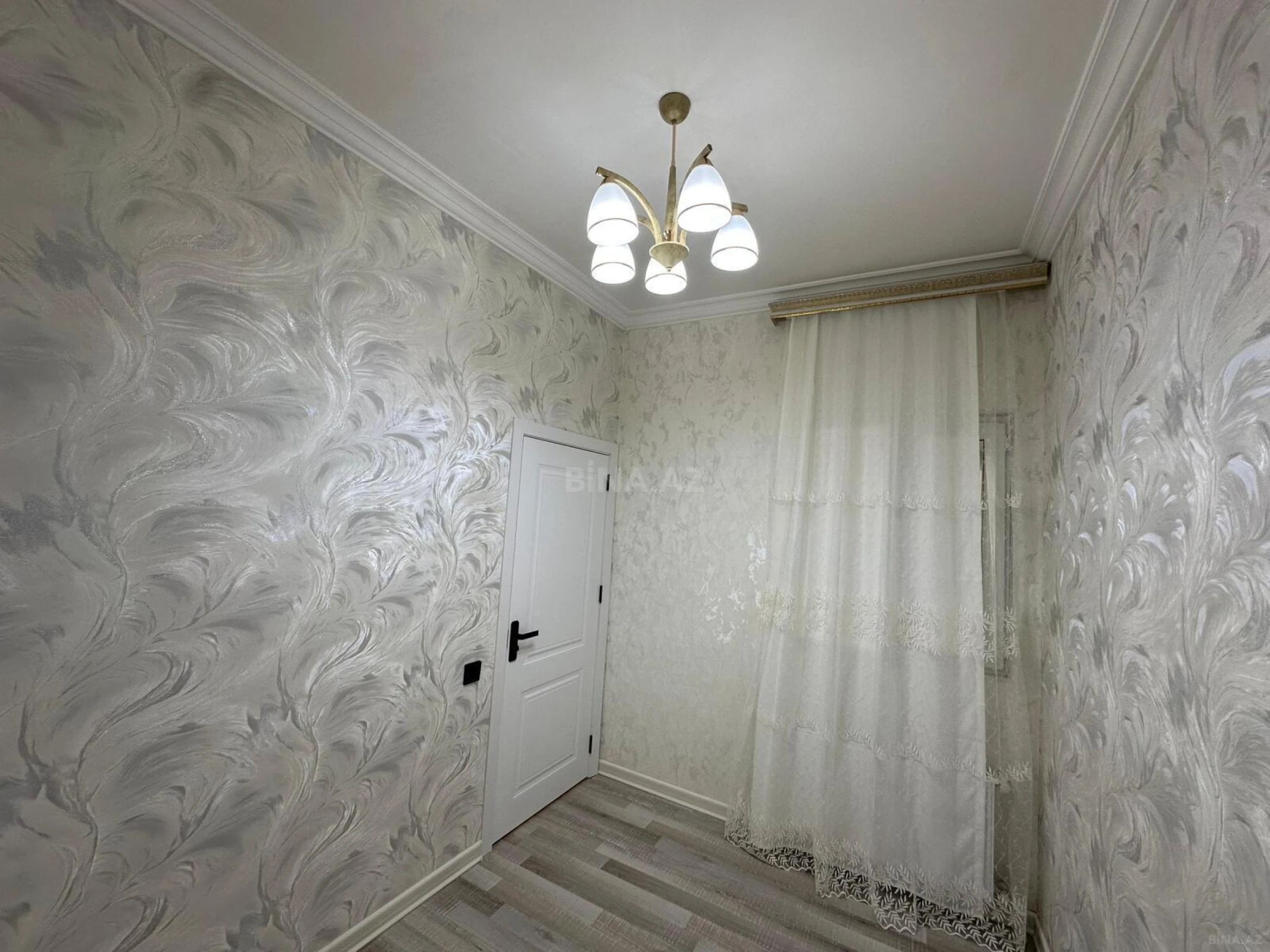 Satılır 2 otaqlı mənzil 71 m²