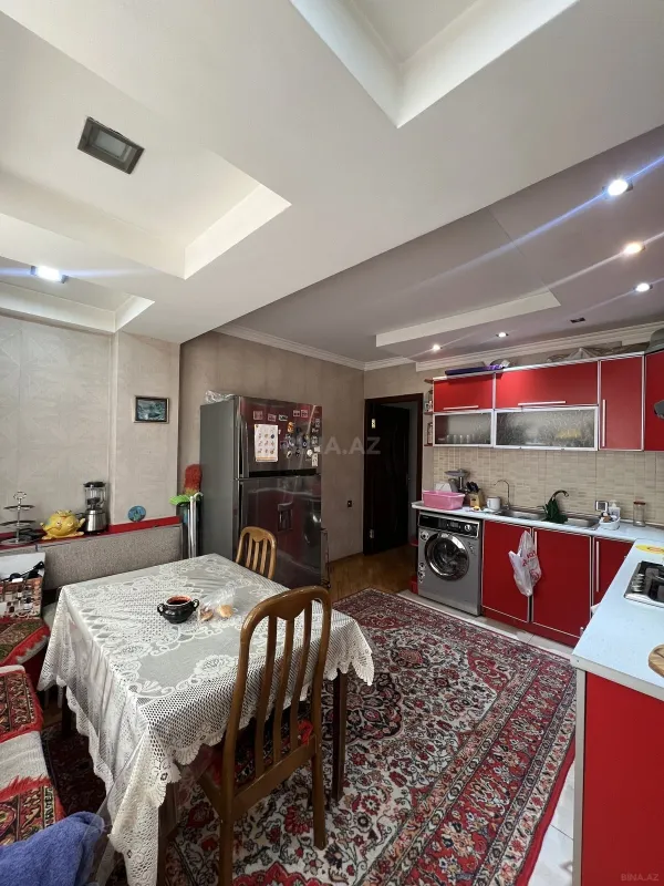 Satılır 3 otaqlı mənzil 110 m²