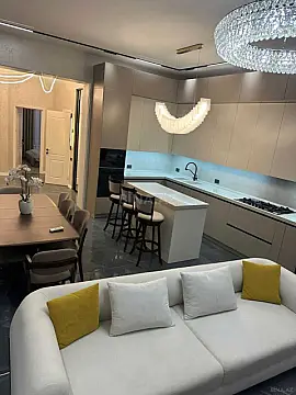 Satılır 4 otaqlı həyət evi 180 m²