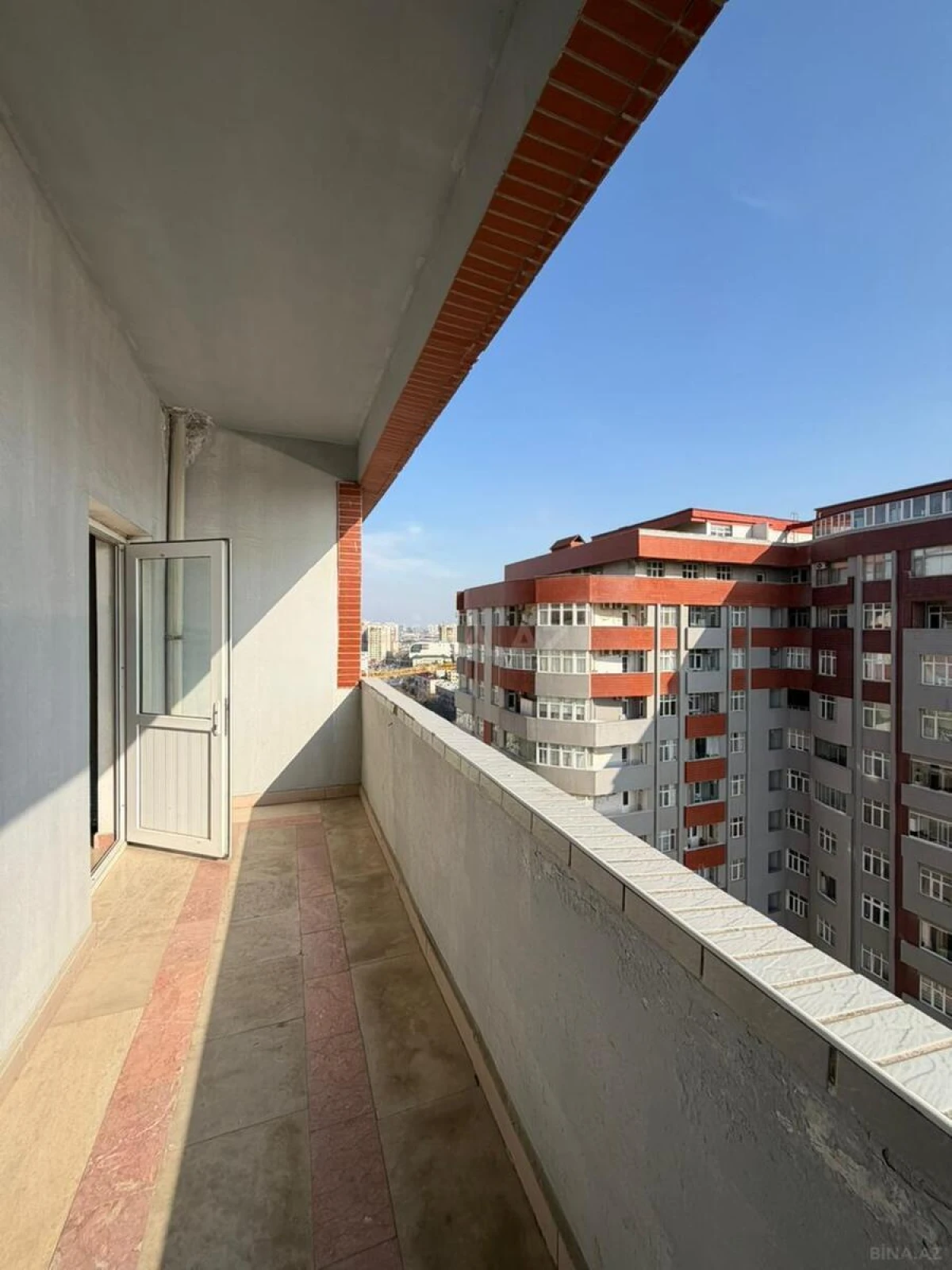 Satılır 3 otaqlı mənzil 128 m²