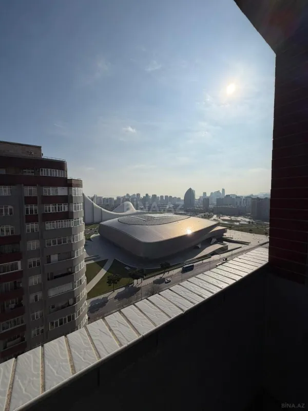 Satılır 3 otaqlı mənzil 128 m²