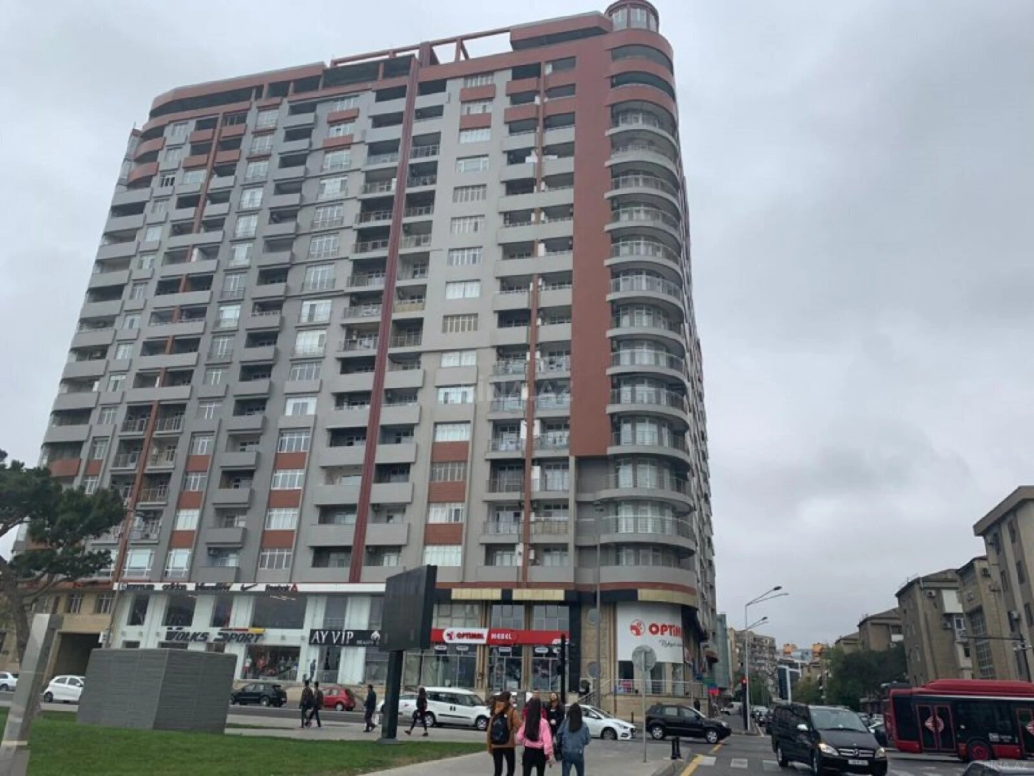 Satılır 3 otaqlı mənzil 128 m²
