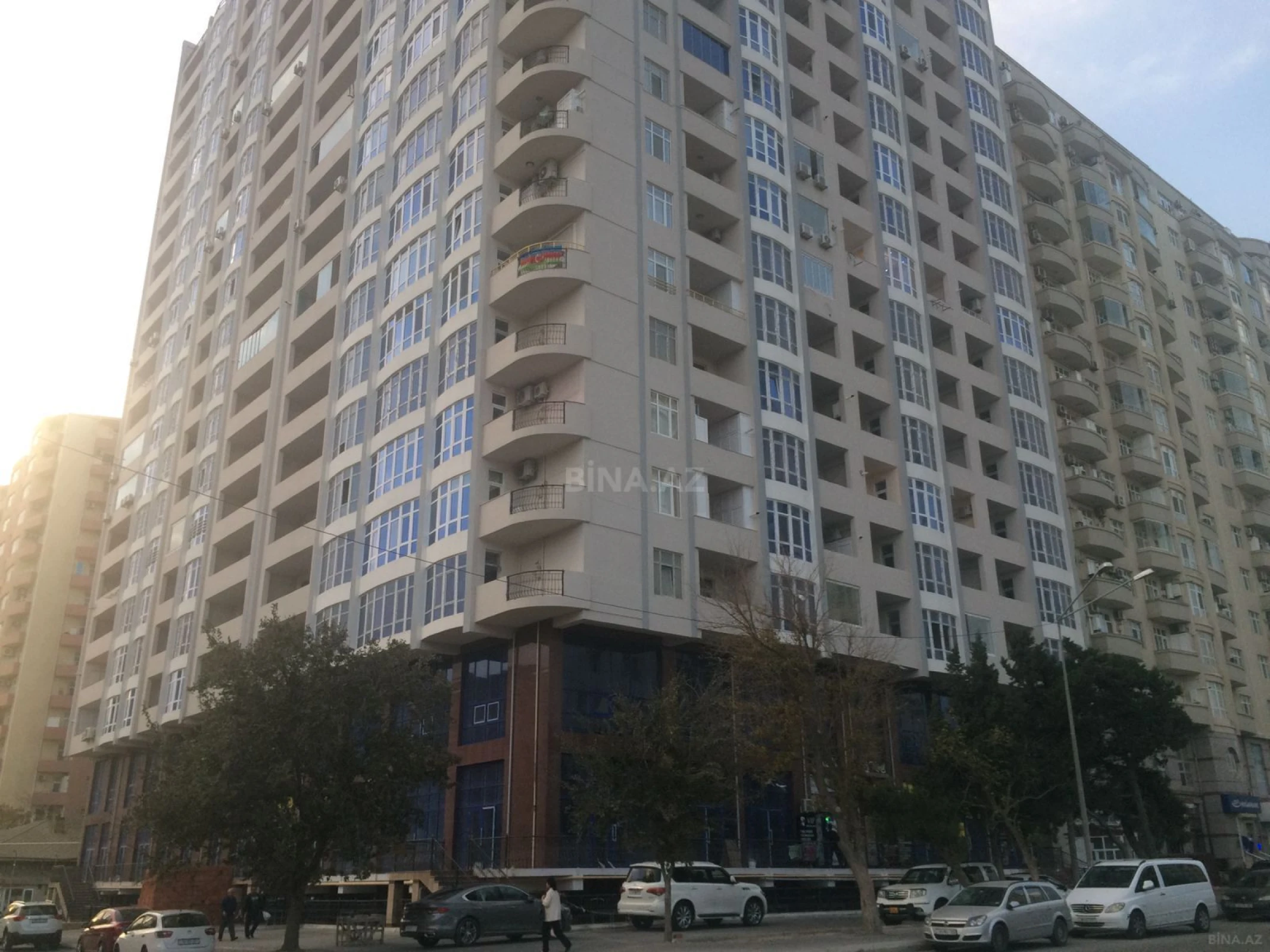 Satılır 3 otaqlı mənzil 166 m²