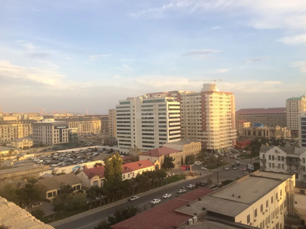 Satılır 3 otaqlı mənzil 166 m²